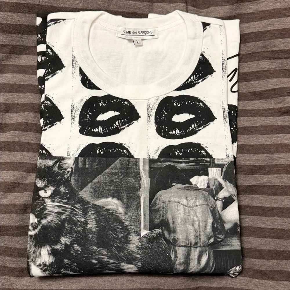 Comme des Garcons White and Black Graphic Tee